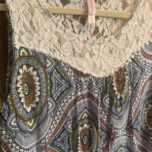Sleeveless dress/tunic with lace